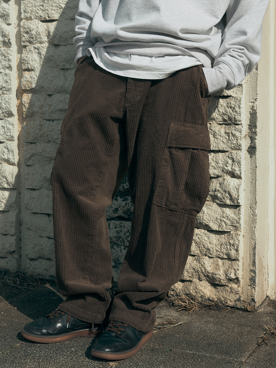 スニーカーYoutuber「スニ垢男子」とのコラボレーションアイテムが